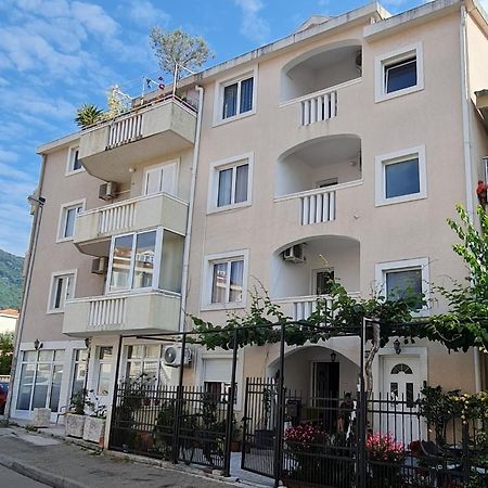 Hibiscus Guest House Budva Eksteriør billede